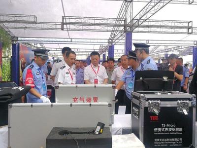 充氣守護(hù)與智慧交鋒 黑龍江綏化公安系統(tǒng)警用裝備物資演示展覽現(xiàn)場(chǎng)直擊
